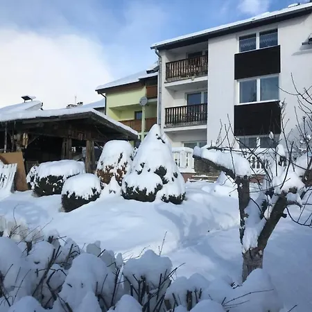 Housing Hella Проживание в семье Нова-Лесна